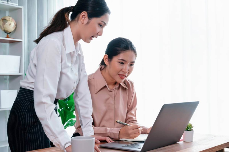 How To Hire An Intern For The Summer For Your Shakopee Business